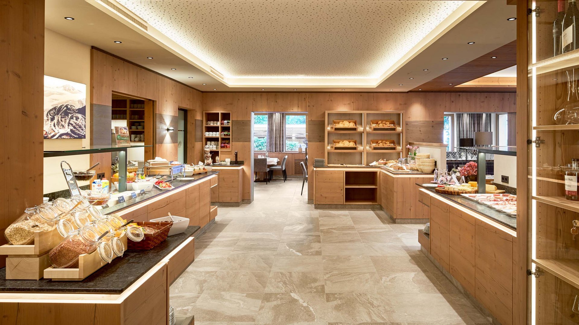 Salzburgerland: wellness hotel with 4 stars and cuisine Bright breakfast room with buffet and wooden paneling